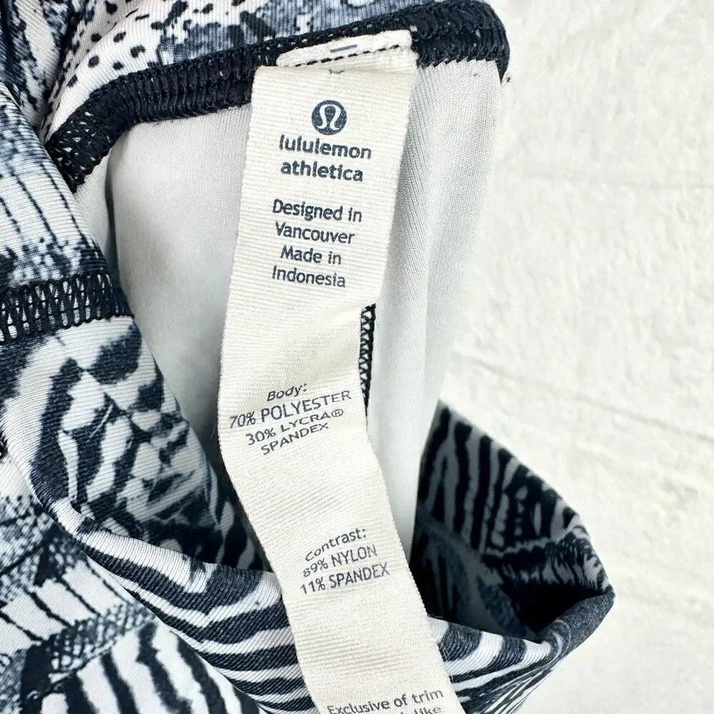Lululemon Wanderlust Highest Times Leggings Butterfly Navy Print Size 6